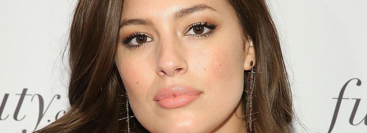 Ashley Graham smink nélküli fotót posztolt közösségi oldalára! 