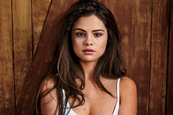 Megváltozott Selena Gomez Szinte rá sem lehet ismerni Selena Gomezre!