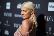 Nézd meg, hogy milyen különleges neve lett Kylie Jenner kislányának! 